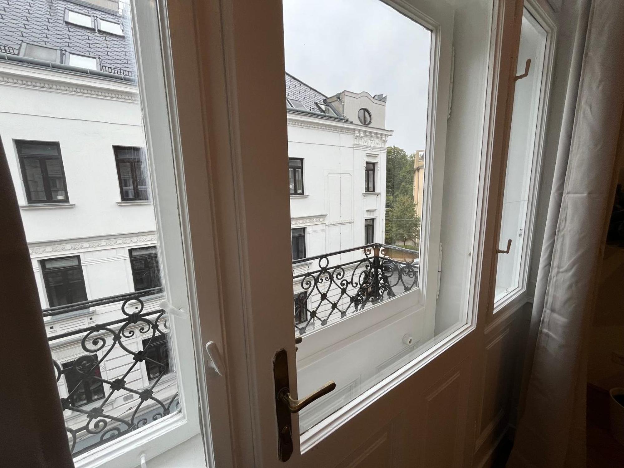 Grosszuegiger Wiener Altbau Gleich Neben Schoenbrunn Eksteriør bilde